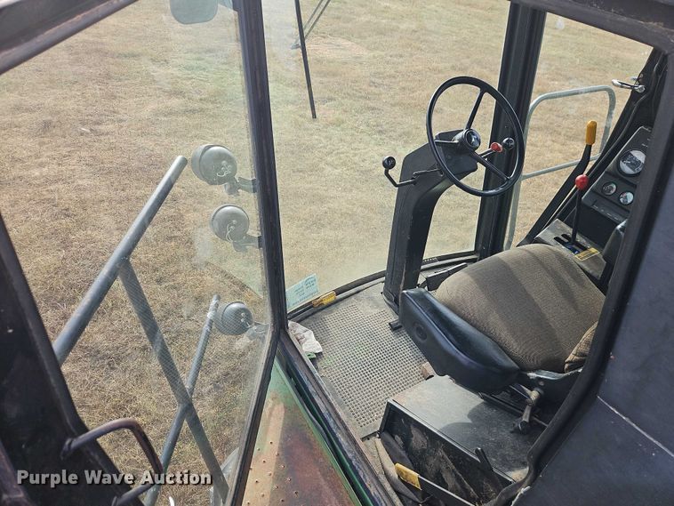 image for item EB8270 1979 John Deere 6620 combine