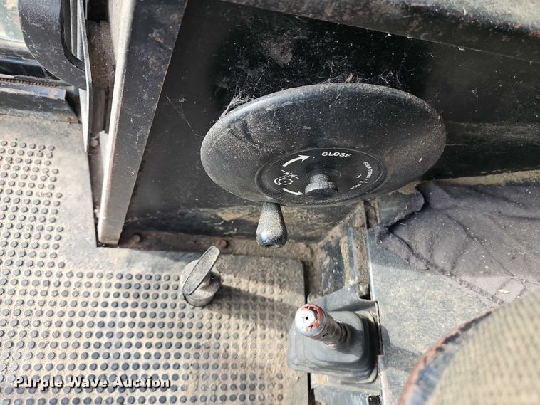 image for item EB8270 1979 John Deere 6620 combine