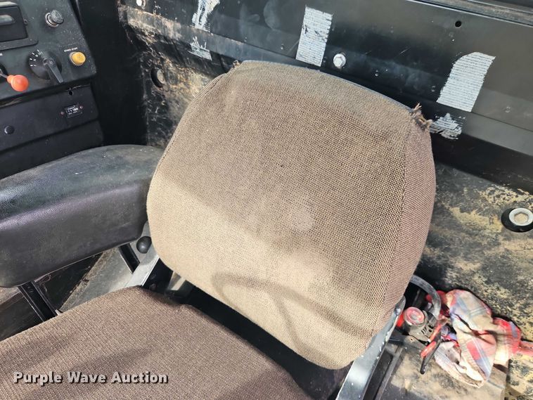 image for item EB8270 1979 John Deere 6620 combine