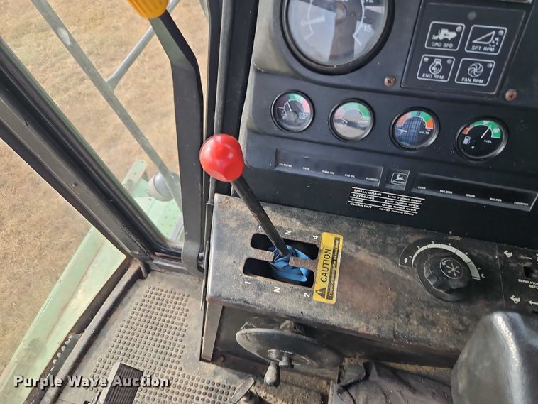 image for item EB8270 1979 John Deere 6620 combine