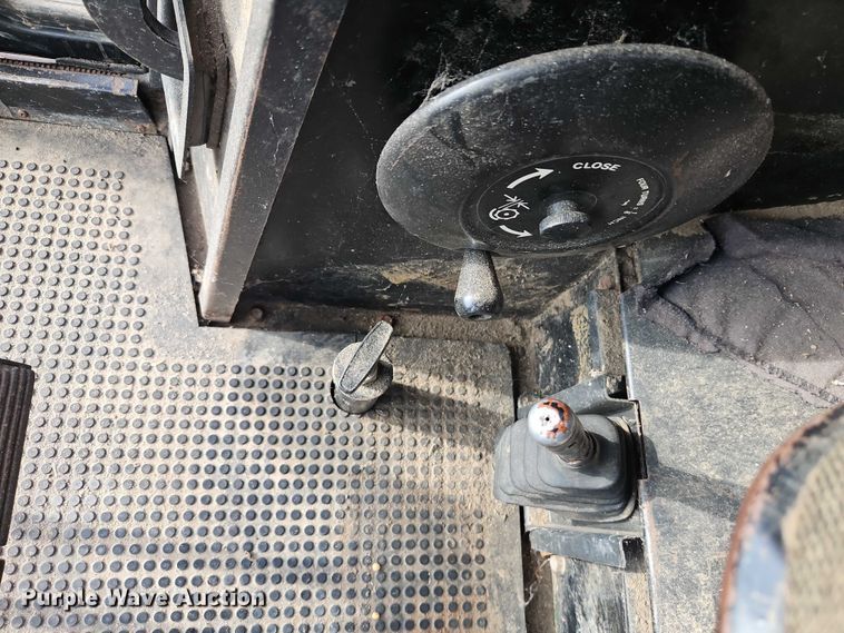 image for item EB8270 1979 John Deere 6620 combine