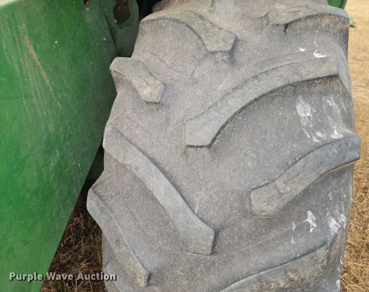 image for item EB8270 1979 John Deere 6620 combine