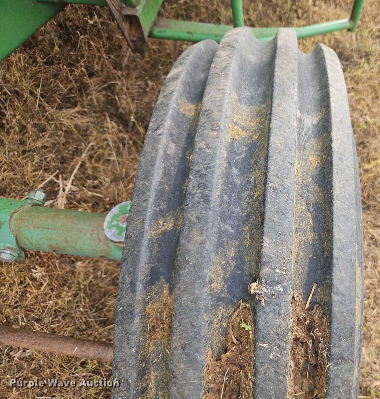 image for item EB8270 1979 John Deere 6620 combine