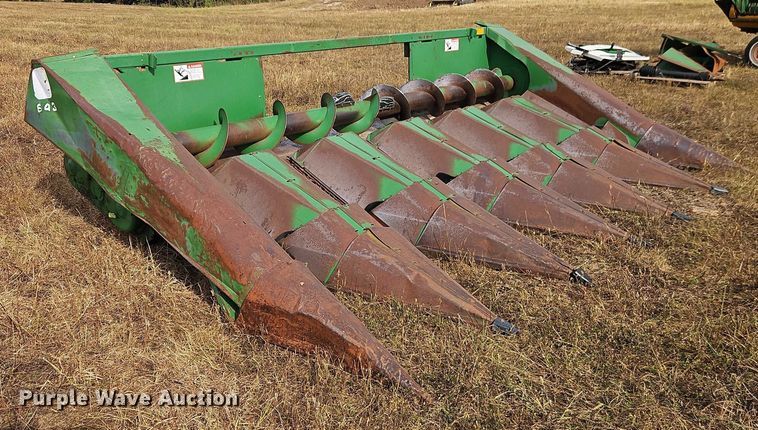 image for item EB8272 John Deere 643 corn head