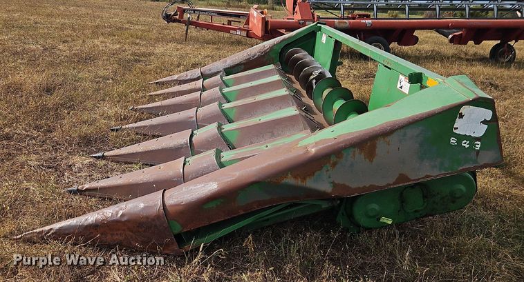 image for item EB8272 John Deere 643 corn head