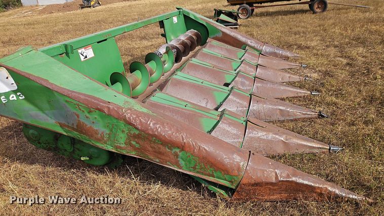 image for item EB8272 John Deere 643 corn head