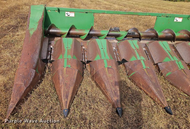 image for item EB8272 John Deere 643 corn head