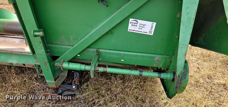 image for item EB8272 John Deere 643 corn head