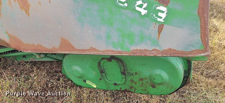 image for item EB8272 John Deere 643 corn head