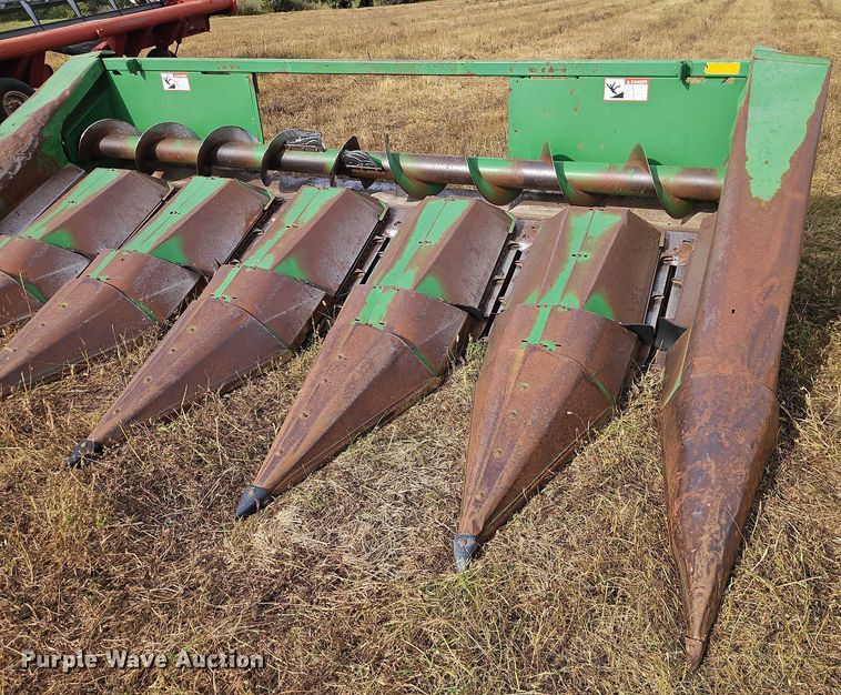 image for item EB8272 John Deere 643 corn head
