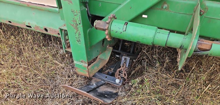 image for item EB8272 John Deere 643 corn head
