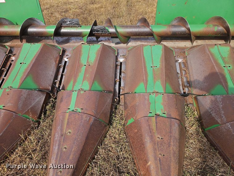 image for item EB8272 John Deere 643 corn head