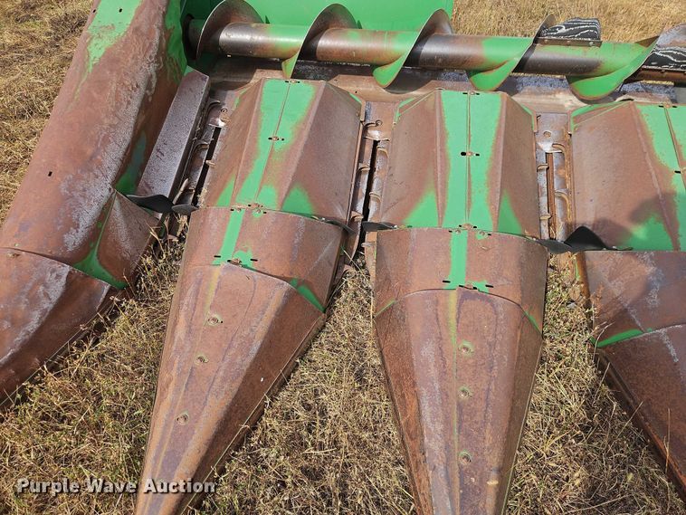 image for item EB8272 John Deere 643 corn head