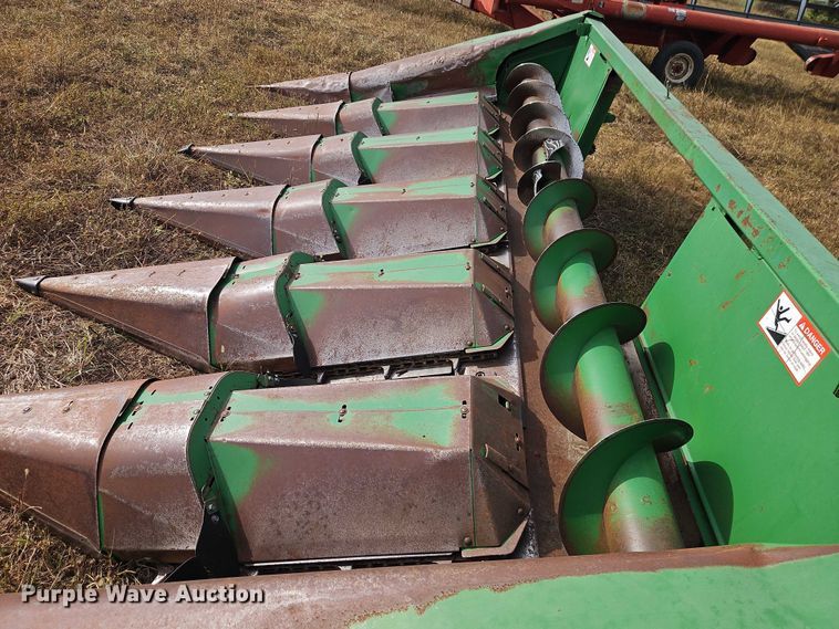 image for item EB8272 John Deere 643 corn head
