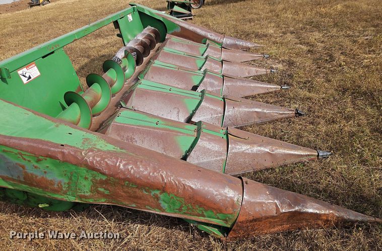 image for item EB8272 John Deere 643 corn head