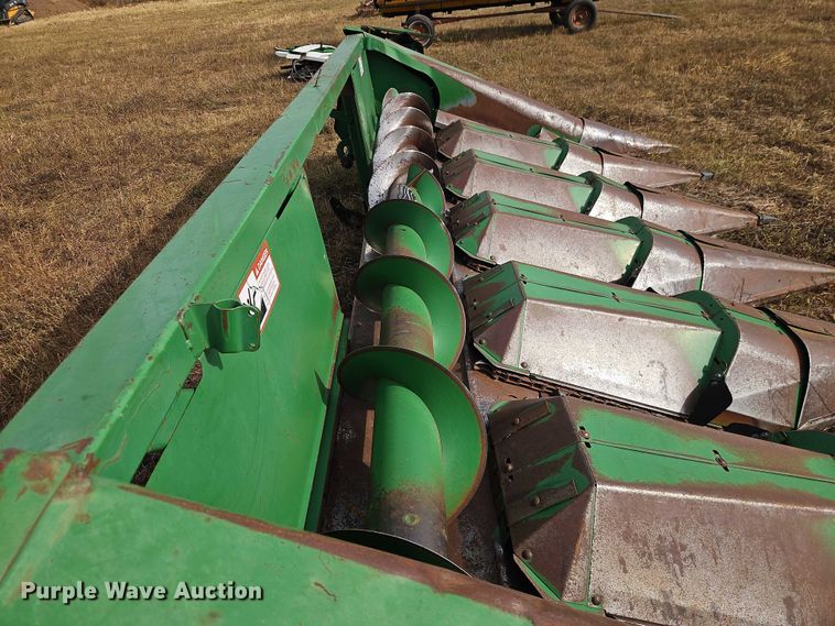 image for item EB8272 John Deere 643 corn head