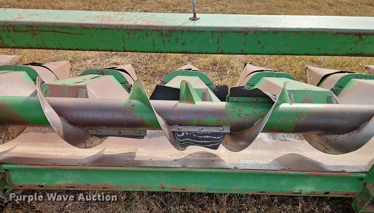 image for item EB8272 John Deere 643 corn head