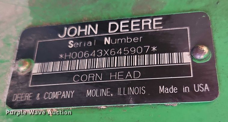 image for item EB8272 John Deere 643 corn head