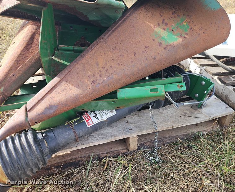 image for item EB8272 John Deere 643 corn head