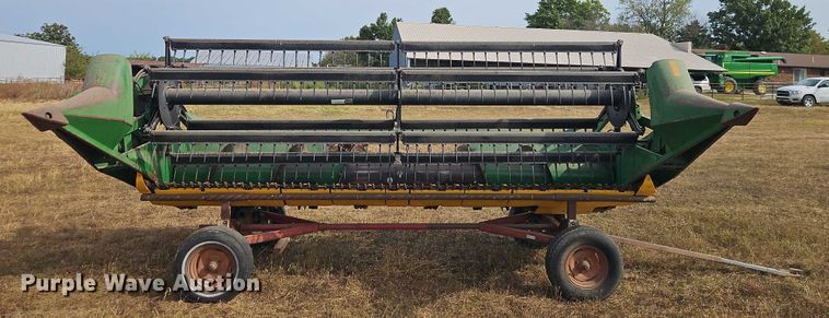 image for item EB8273 John Deere 915 rigid head