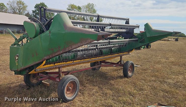 image for item EB8273 John Deere 915 rigid head