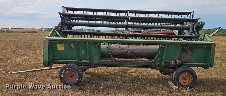 image for item EB8273 John Deere 915 rigid head