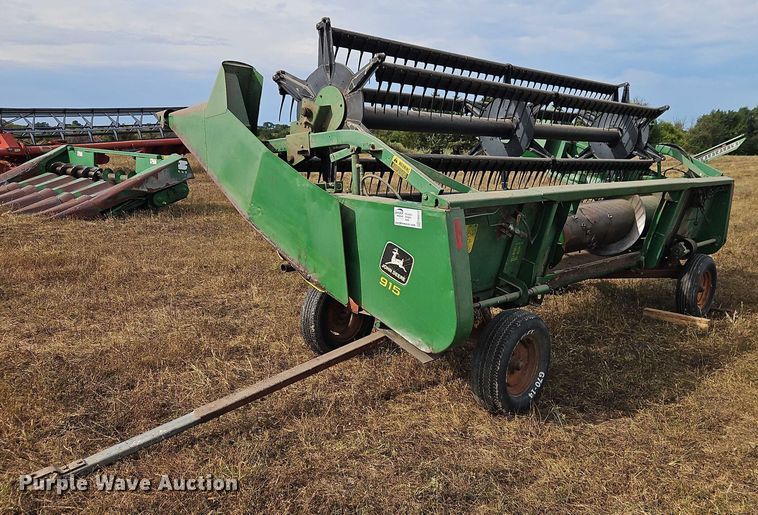 image for item EB8273 John Deere 915 rigid head