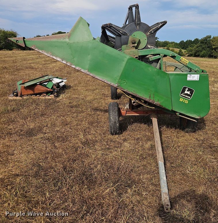 image for item EB8273 John Deere 915 rigid head