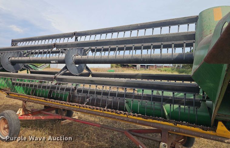 image for item EB8273 John Deere 915 rigid head