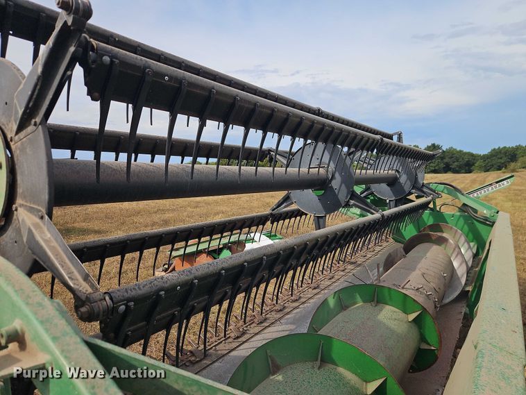 image for item EB8273 John Deere 915 rigid head