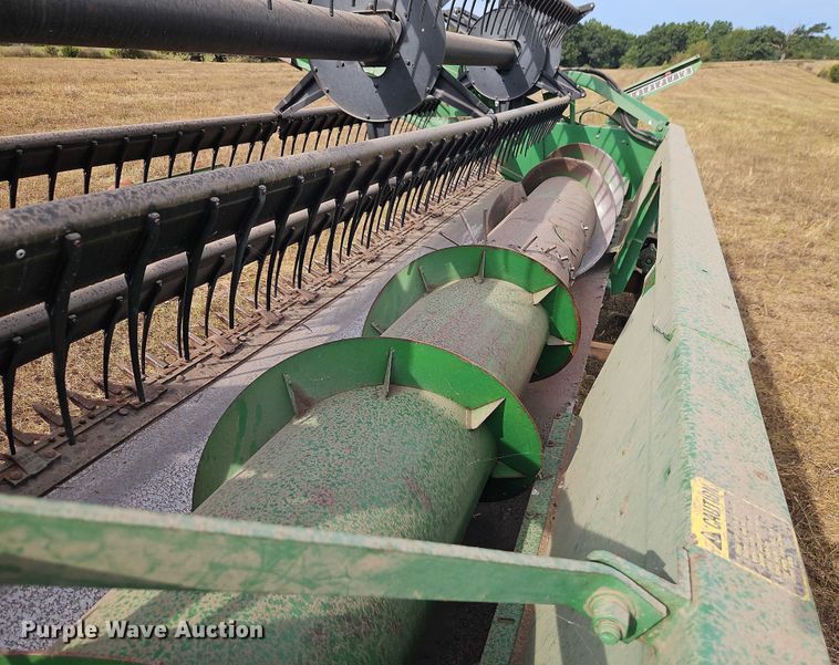 image for item EB8273 John Deere 915 rigid head