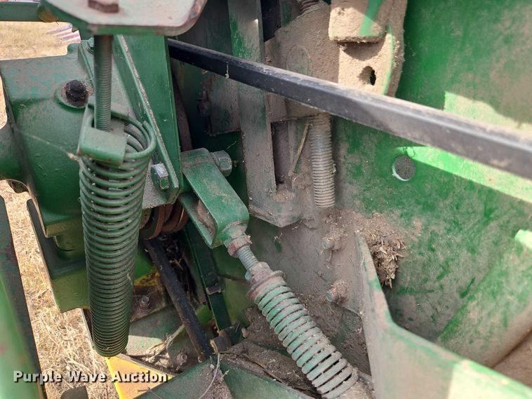 image for item EB8273 John Deere 915 rigid head