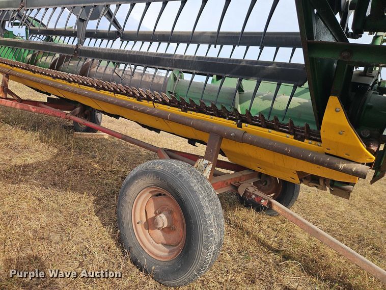 image for item EB8273 John Deere 915 rigid head