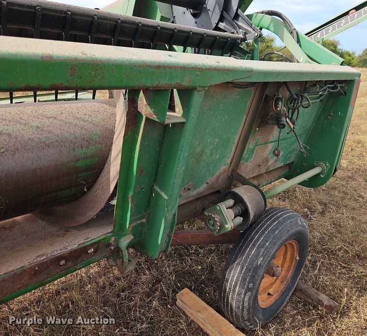 image for item EB8273 John Deere 915 rigid head