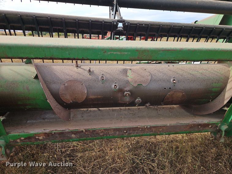 image for item EB8273 John Deere 915 rigid head