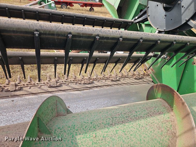 image for item EB8273 John Deere 915 rigid head