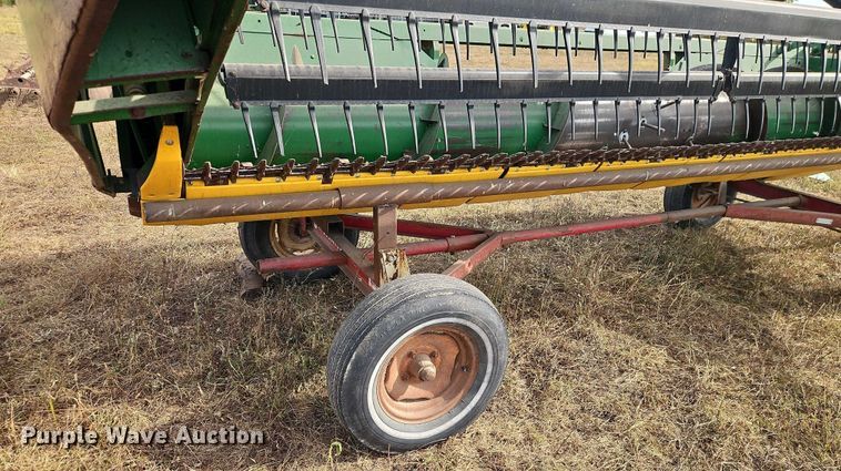 image for item EB8273 John Deere 915 rigid head