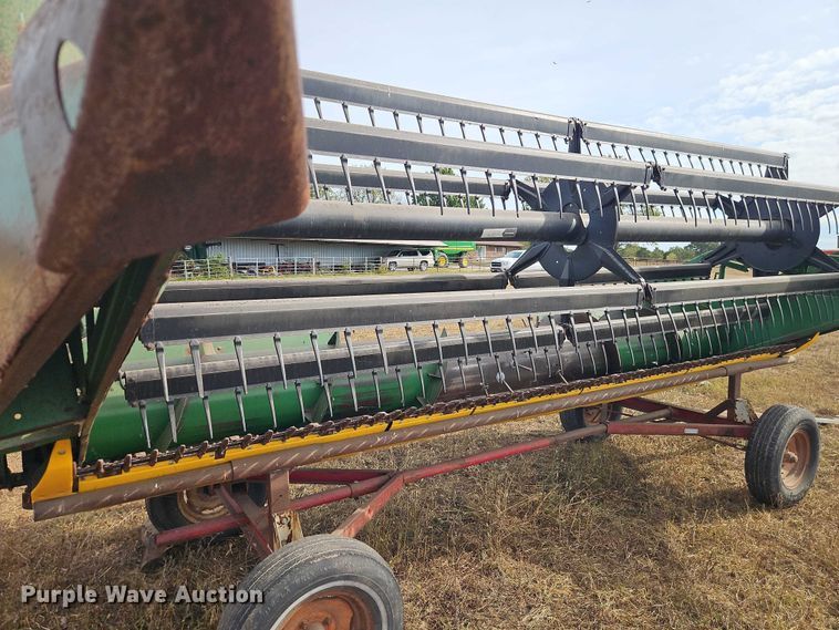 image for item EB8273 John Deere 915 rigid head