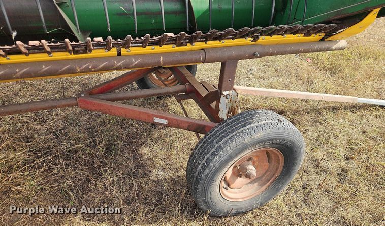 image for item EB8273 John Deere 915 rigid head