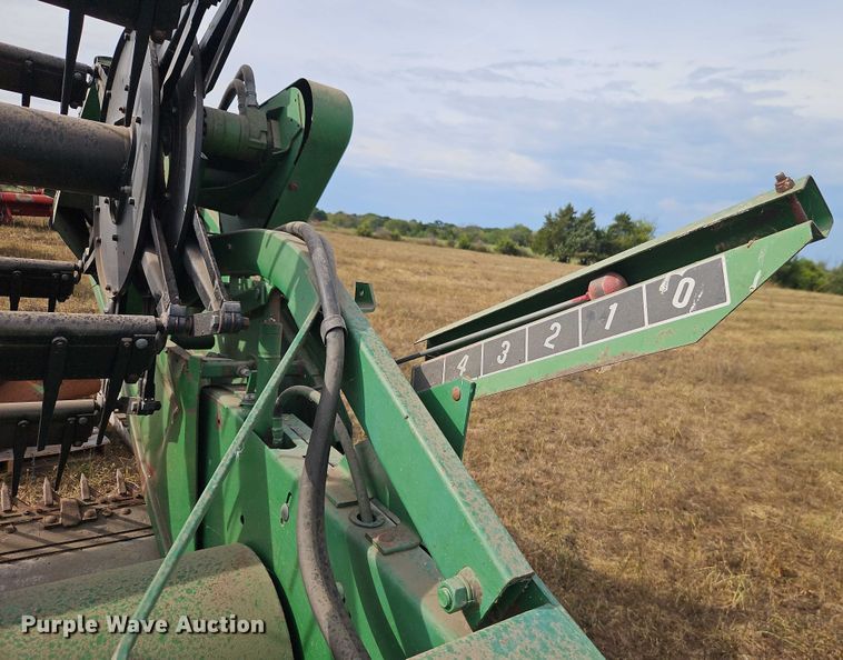 image for item EB8273 John Deere 915 rigid head