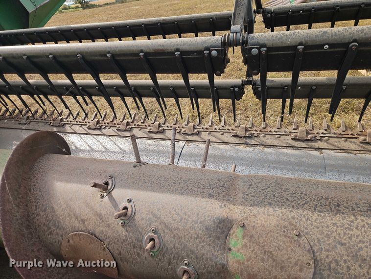 image for item EB8273 John Deere 915 rigid head