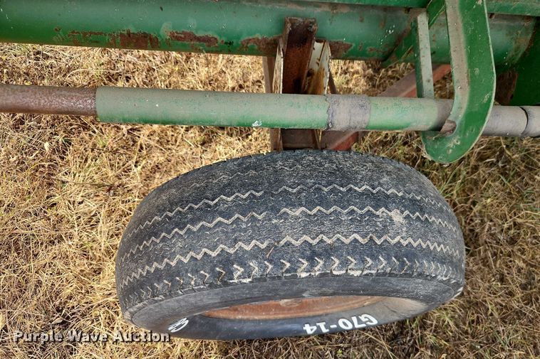 image for item EB8273 John Deere 915 rigid head