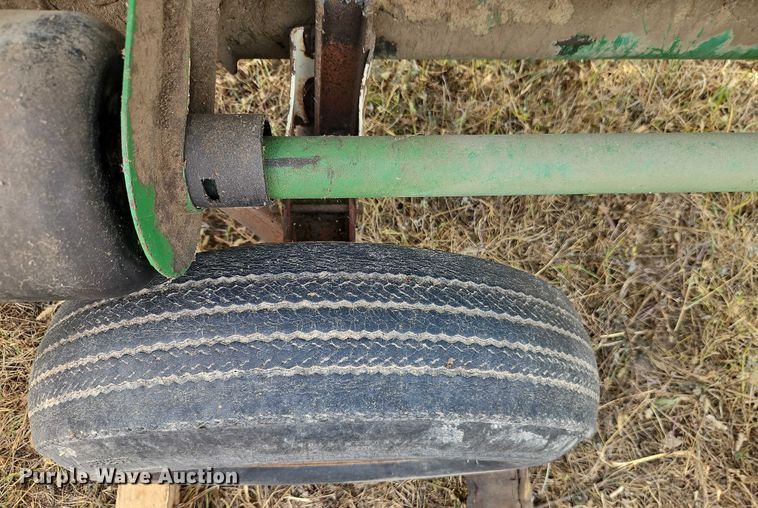 image for item EB8273 John Deere 915 rigid head