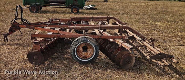 image for item EB8274 International Harvester 370 tandem disk