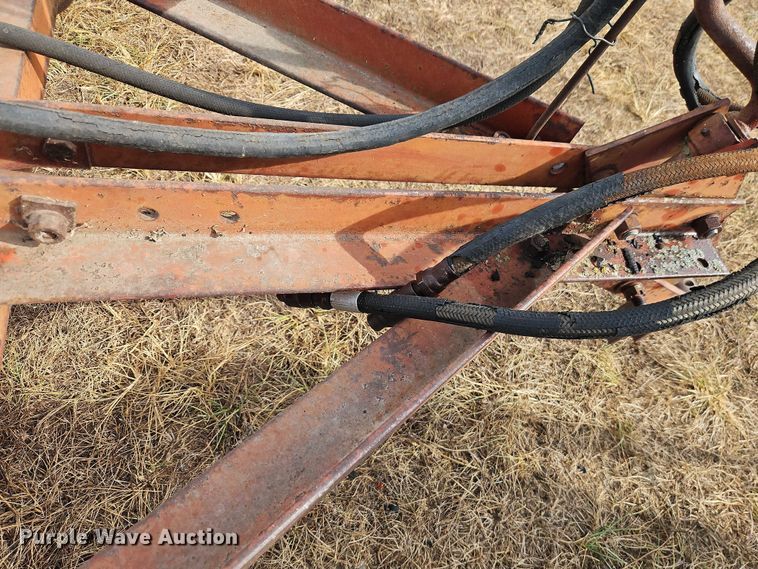 image for item EB8274 International Harvester 370 tandem disk