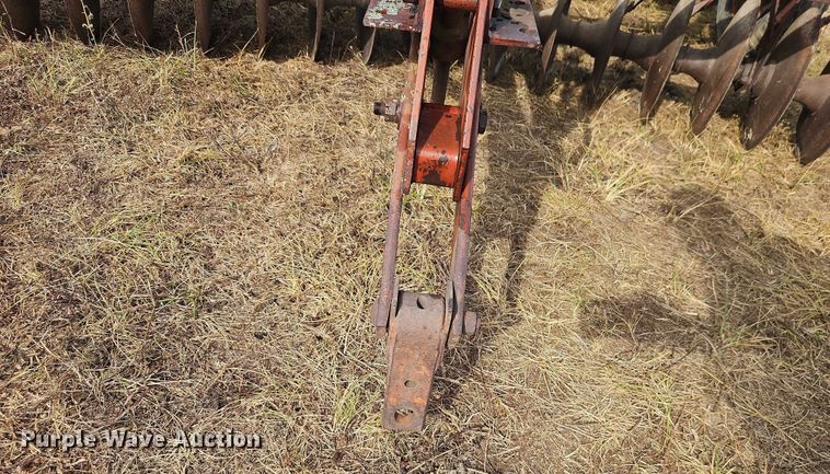 image for item EB8274 International Harvester 370 tandem disk