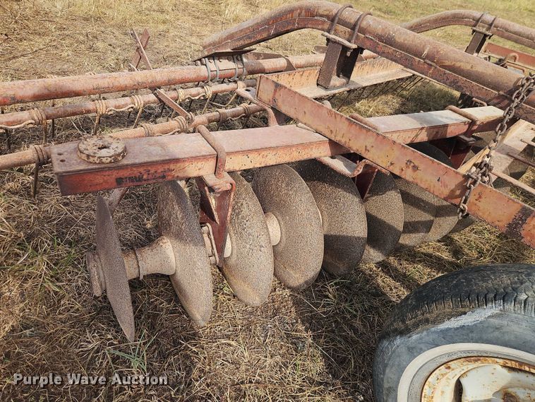 image for item EB8274 International Harvester 370 tandem disk