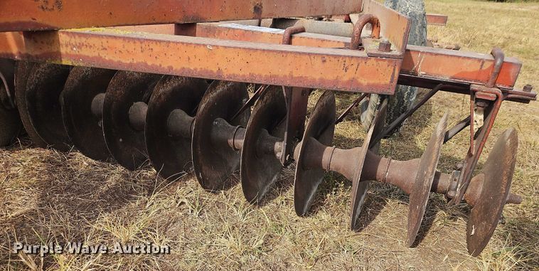image for item EB8274 International Harvester 370 tandem disk