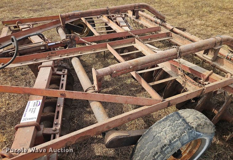 image for item EB8274 International Harvester 370 tandem disk