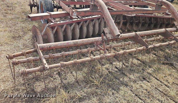 image for item EB8274 International Harvester 370 tandem disk